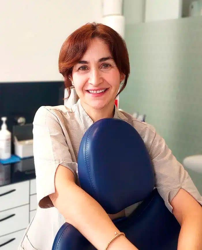 Ana Enrique, higienista bucodental de la clínica