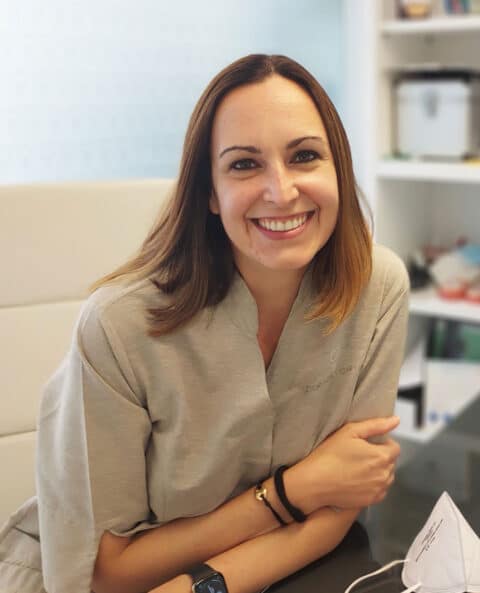 Dra. Ziortza Ugarte, odontóloga responsable de los tratamientos de implantes