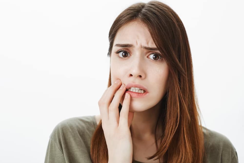Causas comunes de los dientes sensibles: tratamiento a seguir