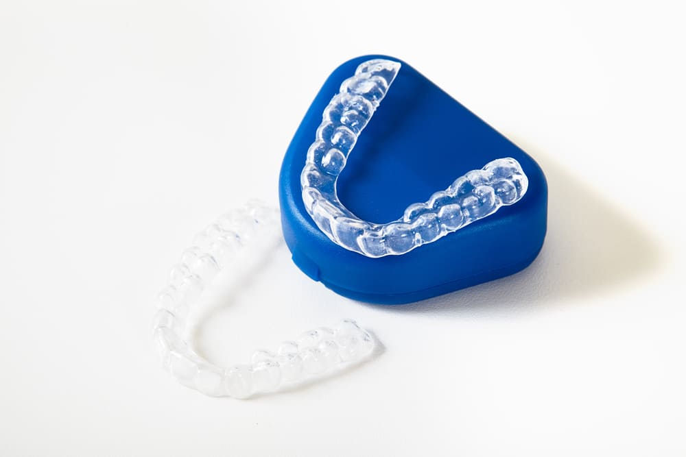 Dos cajas de blanqueamiento dental ortodoncia invisible Imagen destacada del artículo