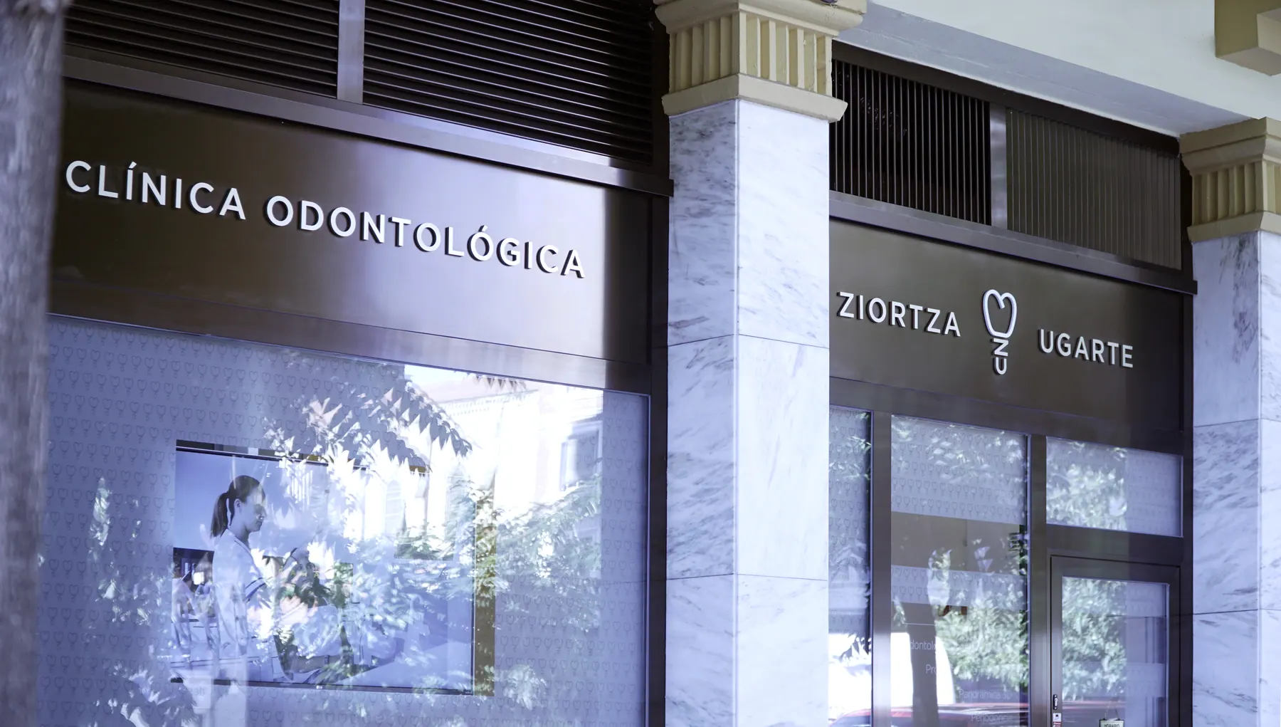 Fachada de la Clínica Odontológica Ziortza Ugarte vista desde la calle